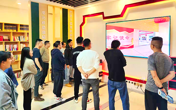 VR黨建云展廳如何適應(yīng)不同年齡和背景的黨員？